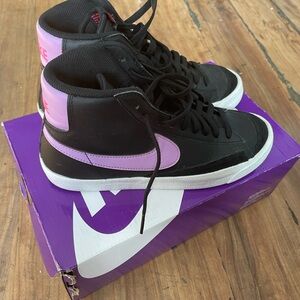 Nike Women's Black and Purple High-Top Sneakers